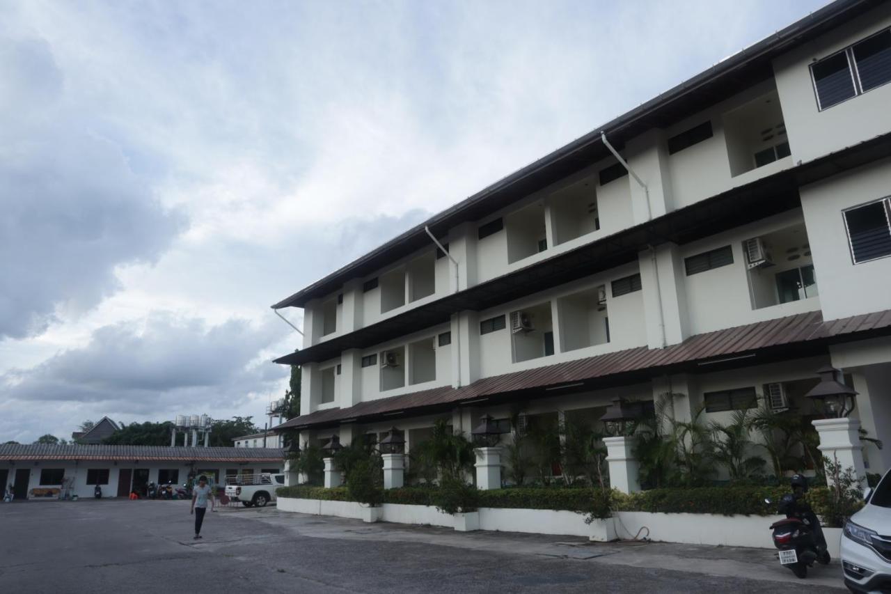 ตะวันแมนชั่น Apartment Ban Na Kha Exterior photo